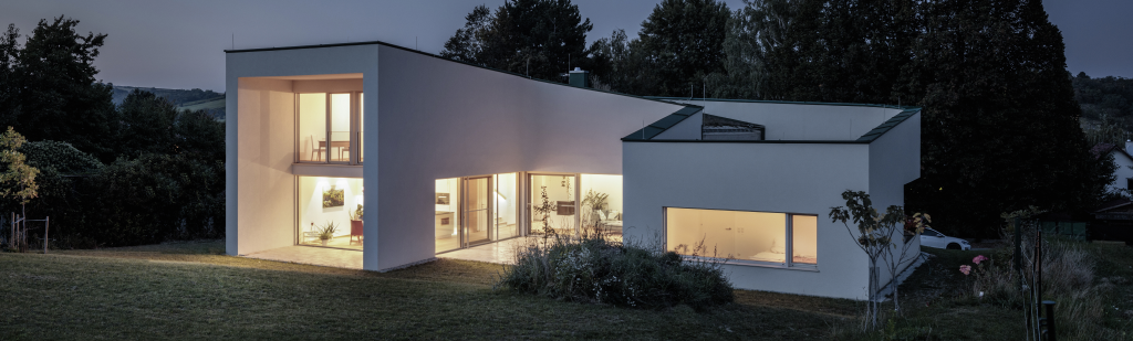 Huis-bij-avond  